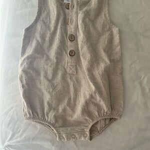 Mebie baby Neutral Beige Baby Linen Romper with Wooden Buttons